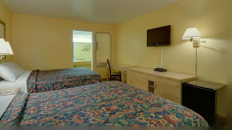 Vagabond Inn San Pedro Room