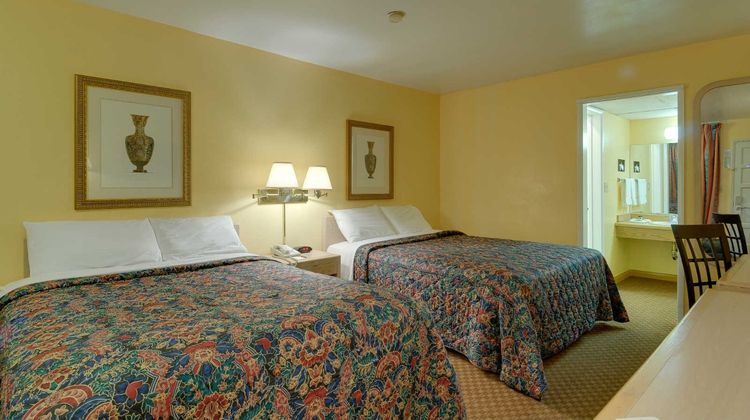 Vagabond Inn San Pedro Room