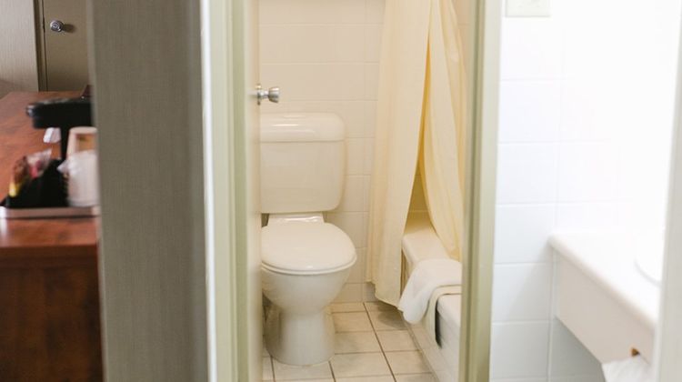 Victoria Inn Hotel & Convention Center Suite