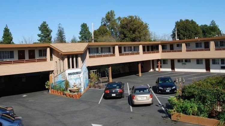 Stanford Motor Inn Exterior