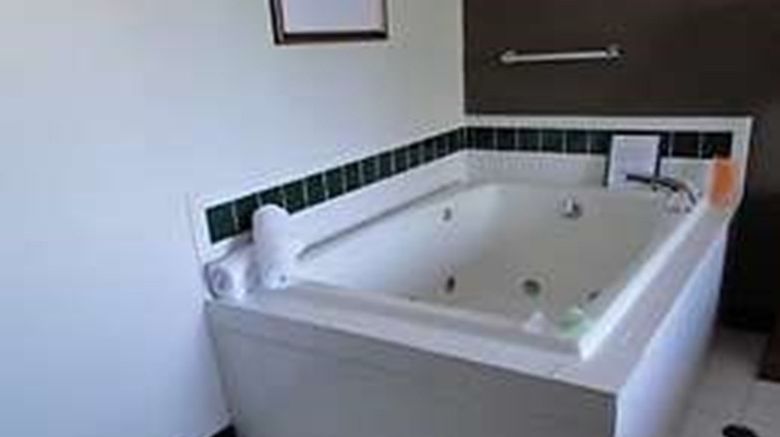 <b>The Oscoda Lakeside Hotel Suite</b>. Images powered by <a href="https://www.leonardoworldwide.com/" title="Leonardo Worldwide" target="_blank">Leonardo</a>.