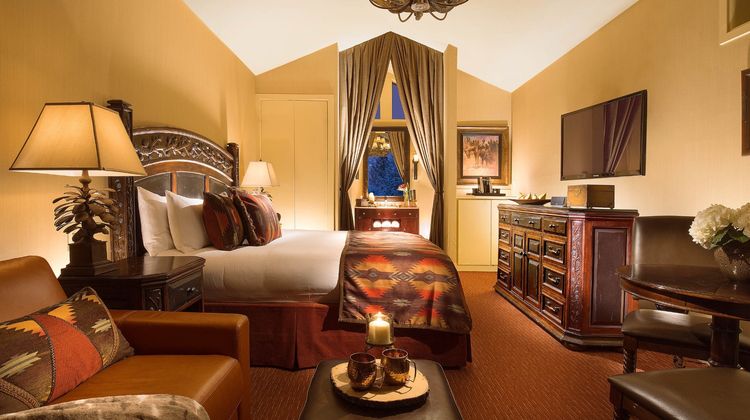 Rustic Inn Creekside Resort & Spa Suite
