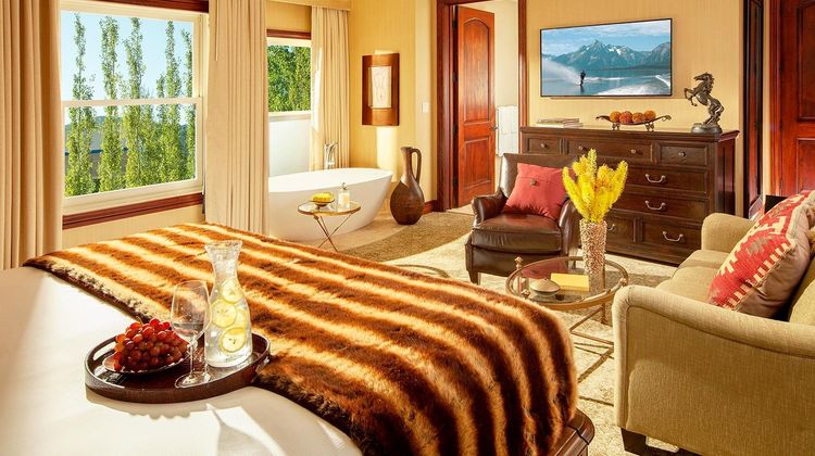 Rustic Inn Creekside Resort & Spa Suite