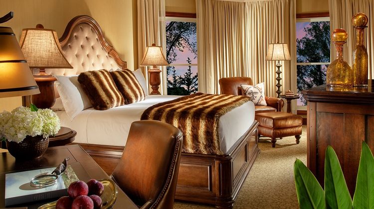 Rustic Inn Creekside Resort & Spa Suite