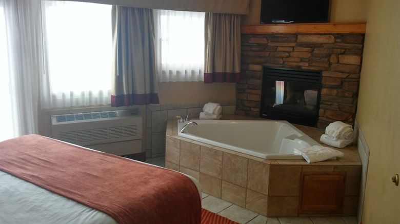 <b>The Estes Park Resort Suite</b>. Images powered by <a href="https://www.leonardoworldwide.com/" title="Leonardo Worldwide" target="_blank">Leonardo</a>.