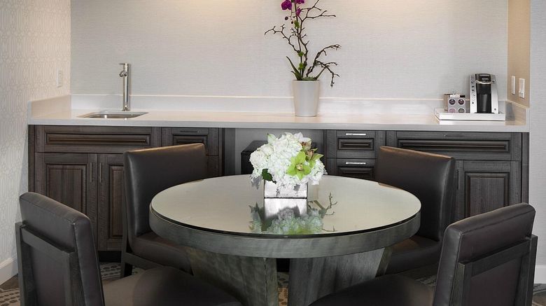 <b>Marina Del Rey Hotel Suite</b>. Images powered by <a href="https://www.leonardoworldwide.com/" title="Leonardo Worldwide" target="_blank">Leonardo</a>.