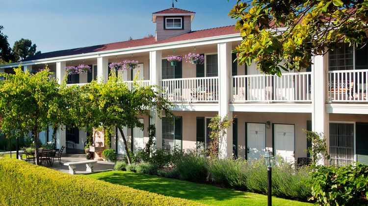 Lavender Inn by the Sea Exterior