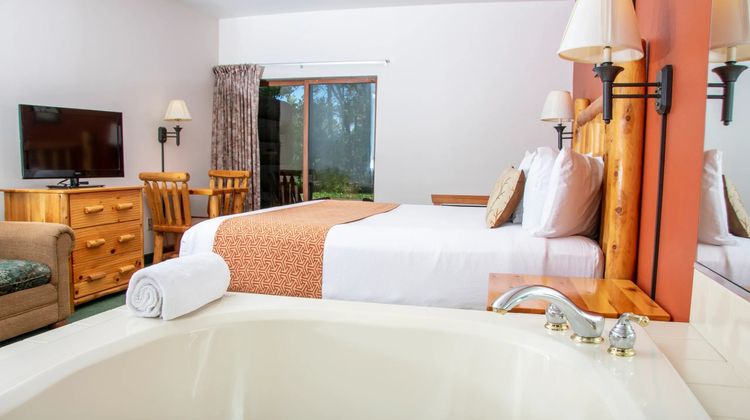 The Waters of Minocqua Room