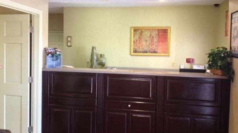<b>InTown Suites Auburn Lobby</b>. Images powered by <a href="https://www.leonardoworldwide.com/" title="Leonardo Worldwide" target="_blank">Leonardo</a>.