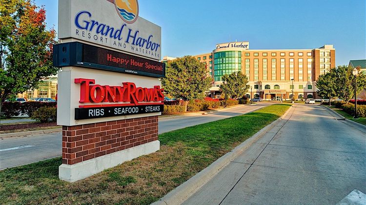 Grand Harbor Resort and Waterpark Exterior
