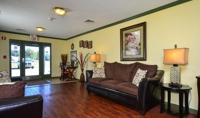 InTown Suites Decatur Lobby