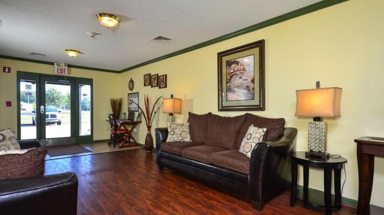 InTown Suites Decatur Lobby. Images powered by <a href="https://www.leonardoworldwide.com" target="_blank" rel="noopener">Leonardo</a>.