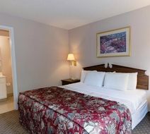 InTown Suites Fort Meyers Room