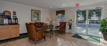 InTown Suites Fort Meyers Lobby