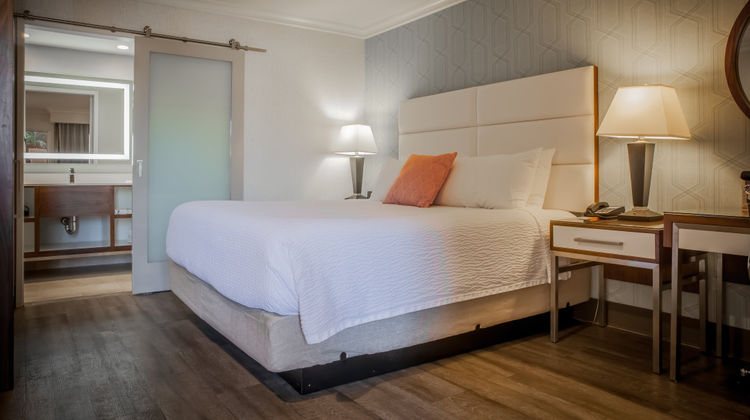 Pasadena Rose and Crown Hotel Room