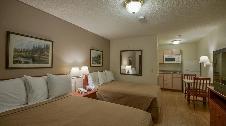 InTown Suites Greenpoint Room