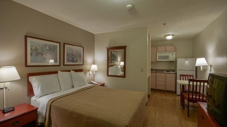 InTown Suites Greenpoint Room