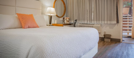 Pasadena Rose and Crown Hotel Room