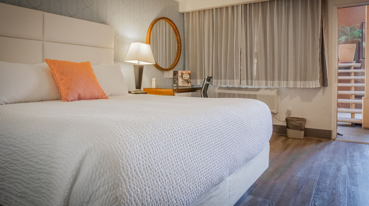 Pasadena Rose and Crown Hotel Room