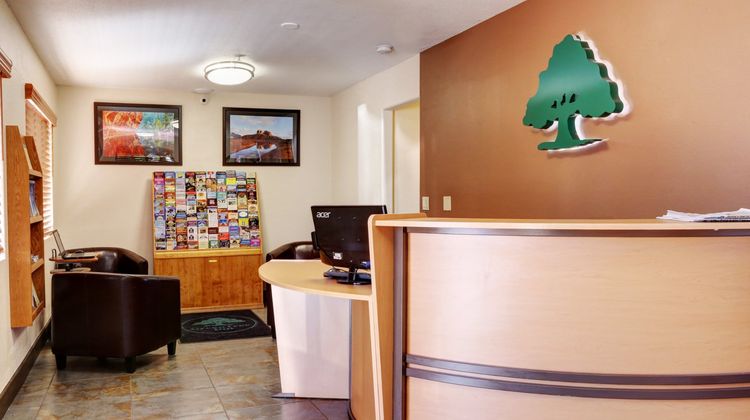 GreenTree Inn Sedona Lobby