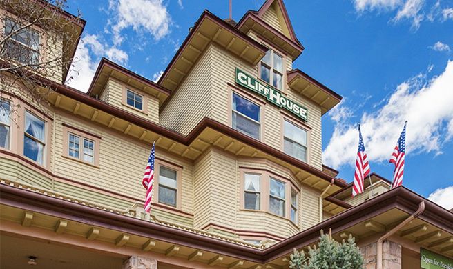The Cliff House Inn at Pikes Peak Exterior