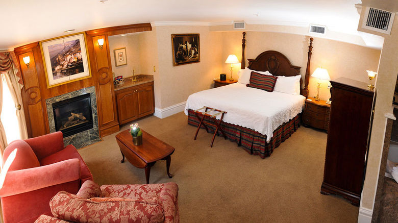 <b>The Cliff House Inn at Pikes Peak Suite</b>. Images powered by <a href="https://www.leonardoworldwide.com/" title="Leonardo Worldwide" target="_blank">Leonardo</a>.