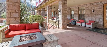 The Cliff House Inn at Pikes Peak Exterior
