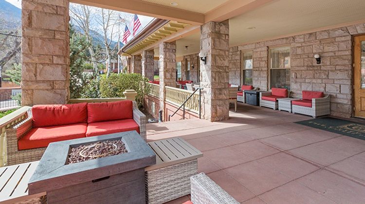 The Cliff House Inn at Pikes Peak Exterior