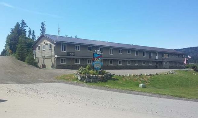 Beluga Lake Lodge Exterior
