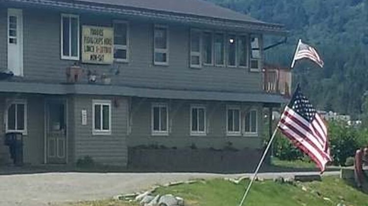 Beluga Lake Lodge Exterior