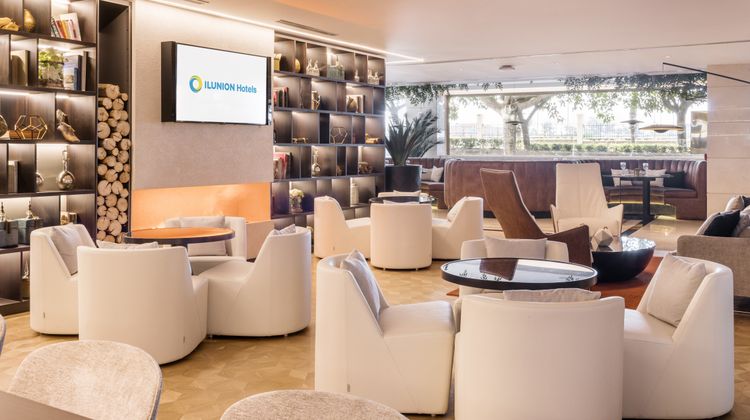Hotel Ilunion Malaga Lobby