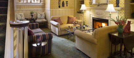 Petite Auberge Lobby