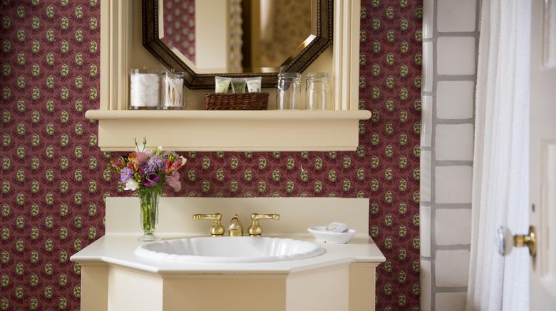 <b>Petite Auberge Room</b>. Images powered by <a href="https://www.leonardoworldwide.com/" title="Leonardo Worldwide" target="_blank">Leonardo</a>.