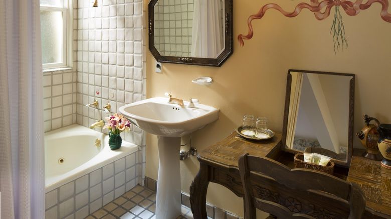 <b>Petite Auberge Suite</b>. Images powered by <a href="https://www.leonardoworldwide.com/" title="Leonardo Worldwide" target="_blank">Leonardo</a>.