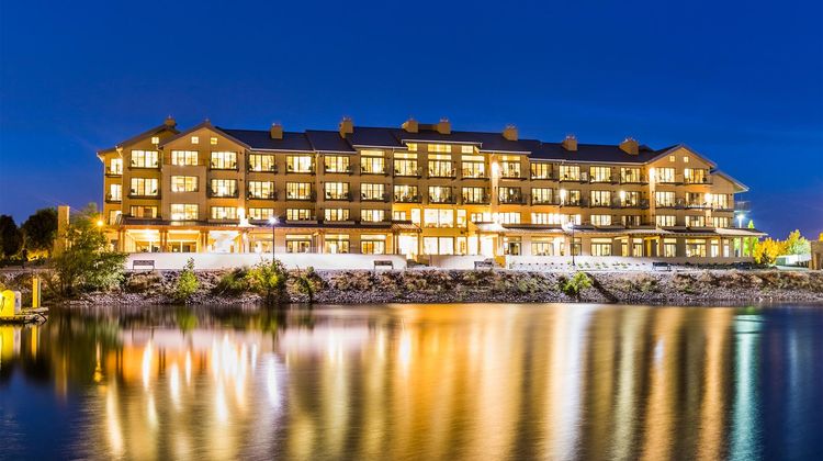 The Lodge at Columbia Point Exterior