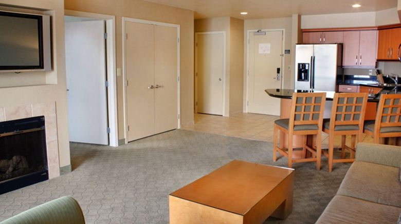 <b>The Platinum Hotel Las Vegas Suite</b>. Images powered by <a href="https://www.leonardoworldwide.com/" title="Leonardo Worldwide" target="_blank">Leonardo</a>.