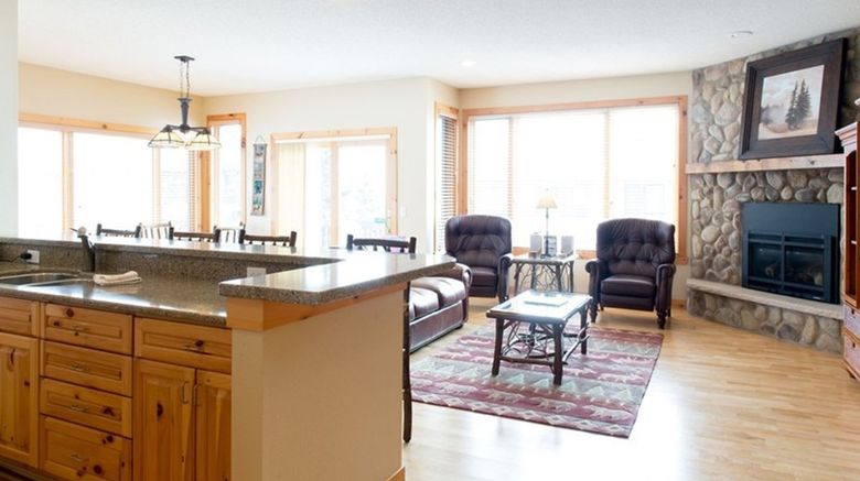 <b>Cove Point Lodge Suite</b>. Images powered by <a href="https://www.leonardoworldwide.com/" title="Leonardo Worldwide" target="_blank">Leonardo</a>.