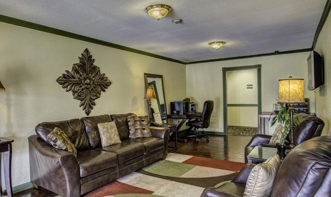 InTown Suites Clarksville Lobby