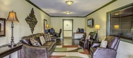 InTown Suites Clarksville Lobby