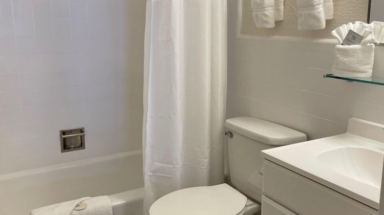 Crown Motel Suite