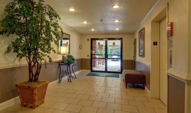 InTown Suites Marietta Lobby