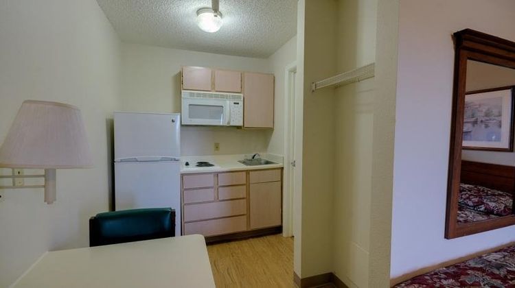 InTown Suites Stafford Suite