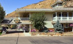 Parkway Inn