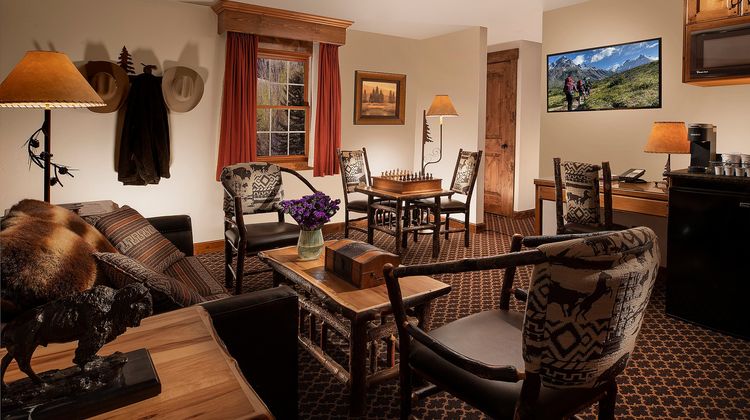 Parkway Inn Suite