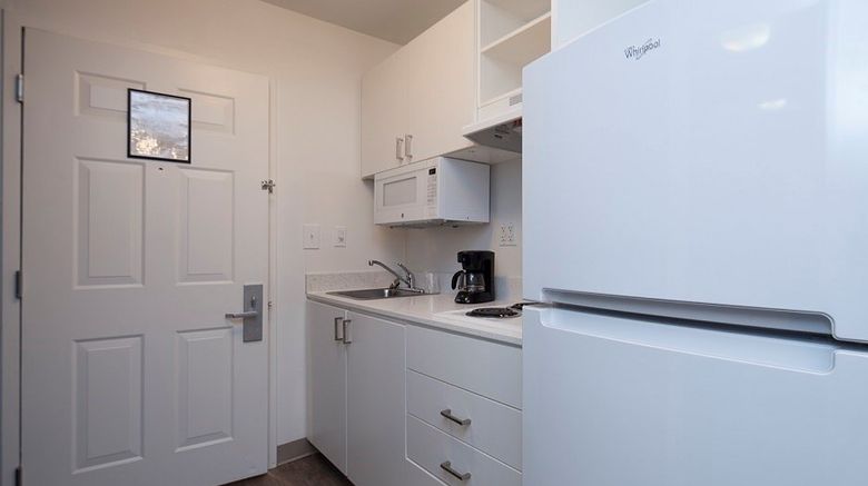 <b>UpTown Suites Concord Room</b>. Images powered by <a href="https://www.leonardoworldwide.com/" title="Leonardo Worldwide" target="_blank">Leonardo</a>.