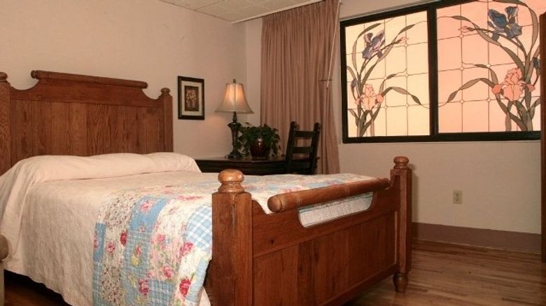 <b>Hotel Maxwell Anderson Room</b>. Images powered by <a href="https://www.leonardoworldwide.com/" title="Leonardo Worldwide" target="_blank">Leonardo</a>.