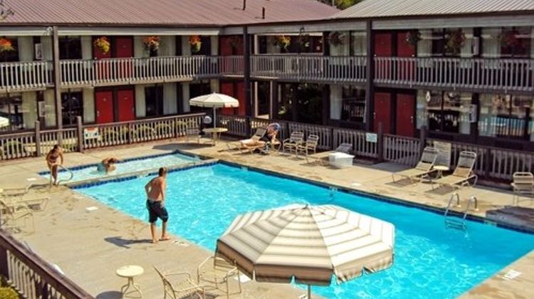 Great Smokies Inn Pool