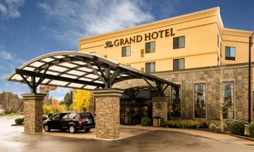 Grand Hotel at Bridgeport