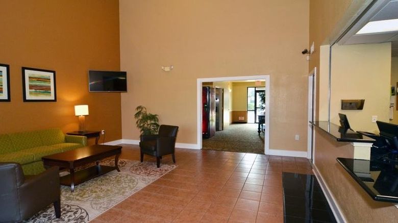 <b>InTown Suites Austin Lobby</b>. Images powered by <a href="https://www.leonardoworldwide.com/" title="Leonardo Worldwide" target="_blank">Leonardo</a>.