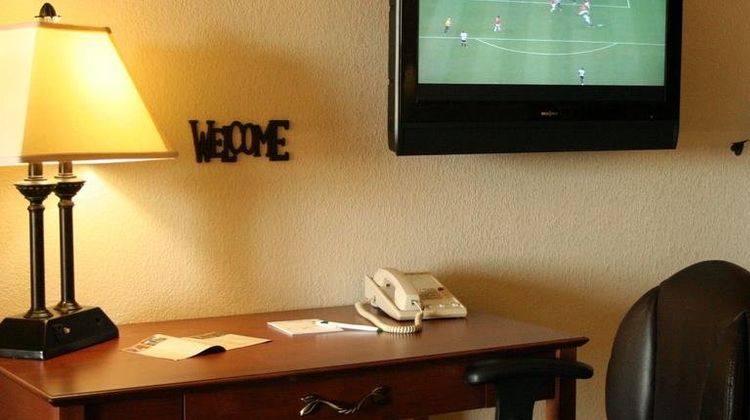 Expressway Suites Room